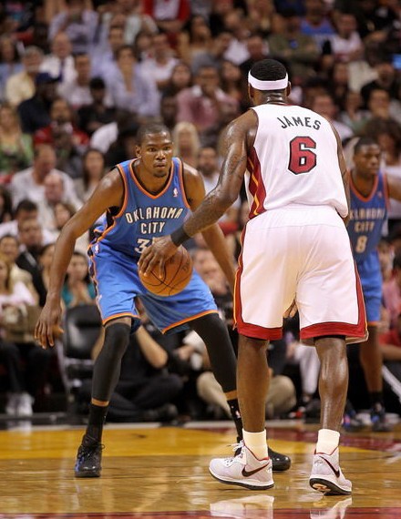 队在攻防两 队在攻防两